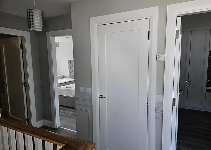 Ferienhaus Modern 4-5 Bedroom House