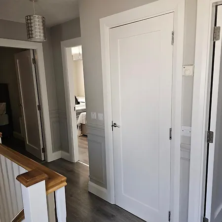 Modern 4-5 Bedroom House