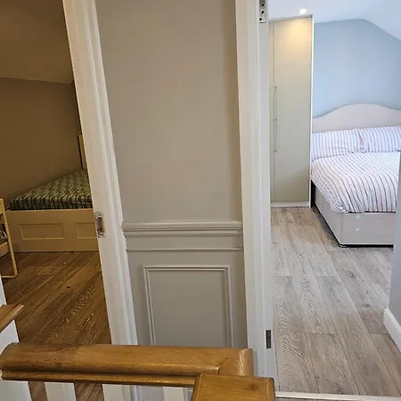 Modern 4-5 Bedroom House