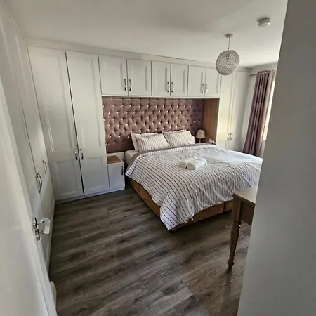 Modern 4-5 Bedroom House *