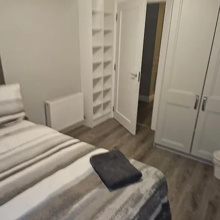 Modern 4-5 Bedroom House Дублин