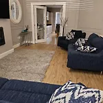 Modern 4-5 Bedroom House Prázdninový dům