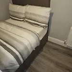 Modern 4-5 Bedroom House * דבלין