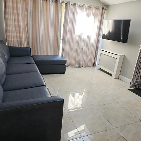 Modern 4-5 Bedroom House *