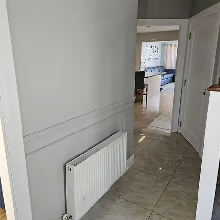 Modern 4-5 Bedroom House Дублин