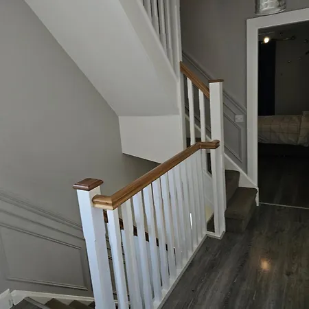 Modern 4-5 Bedroom House * Dublín