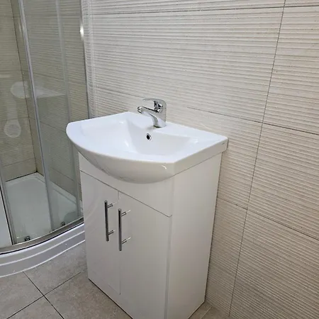 Modern 4-5 Bedroom House 別荘 *