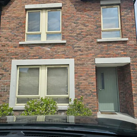 Modern 4-5 Bedroom House 別荘 *