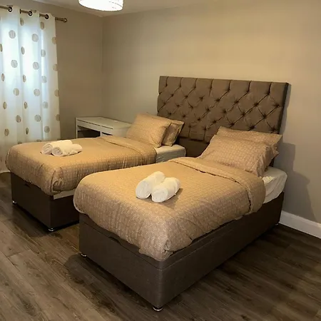 Modern 4-5 Bedroom House *