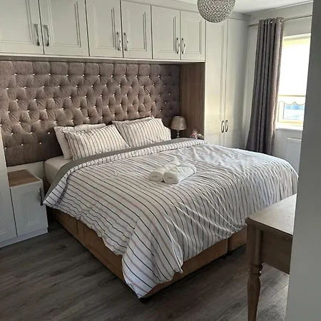 Modern 4-5 Bedroom House Tatil Evi Dublin