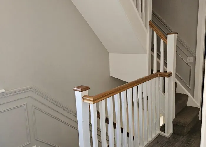 Modern 4-5 Bedroom House * דבלין