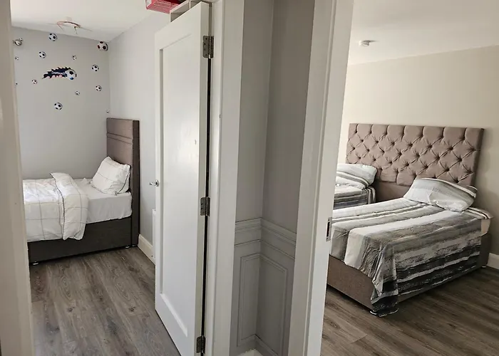 Modern 4-5 Bedroom House * Dublin