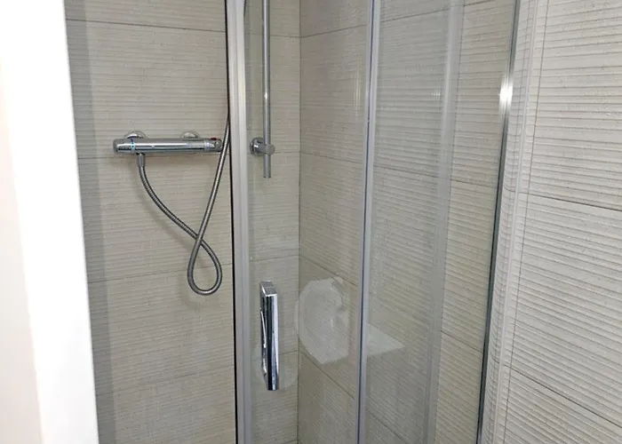 בית נופש Modern 4-5 Bedroom House *
