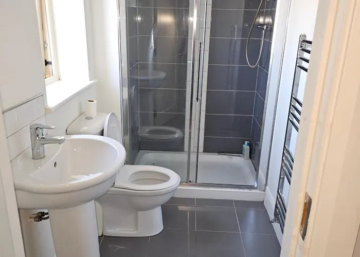 Modern 4-5 Bedroom House דבלין