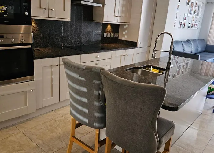 Modern 4-5 Bedroom House *
