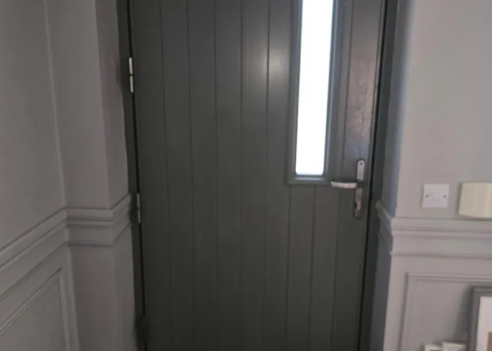 Modern 4-5 Bedroom House בית נופש *