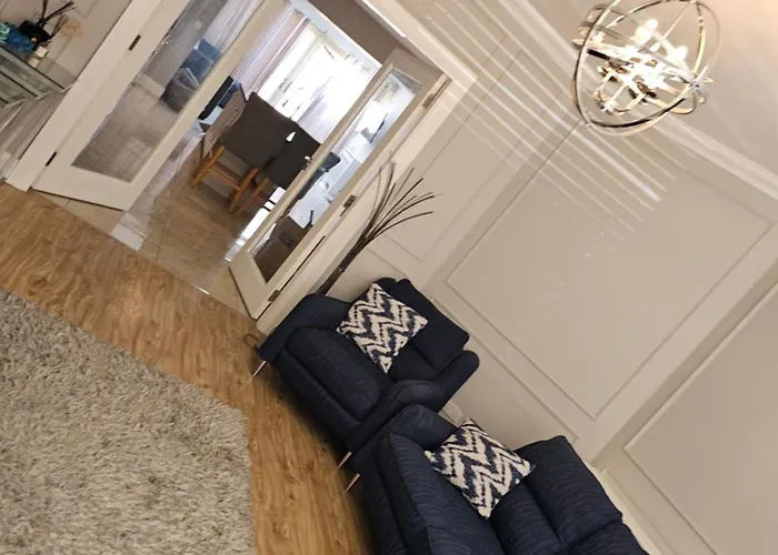 Modern 4-5 Bedroom House דבלין