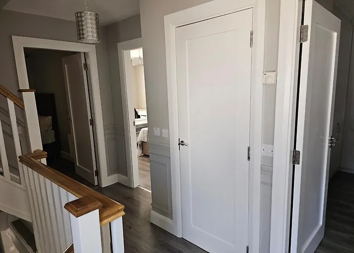 Modern 4-5 Bedroom House