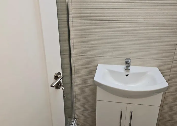 בית נופש Modern 4-5 Bedroom House דבלין