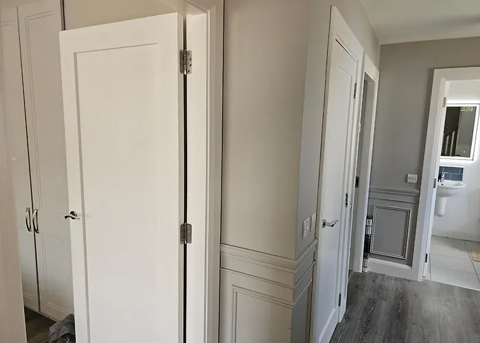 בית נופש Modern 4-5 Bedroom House *