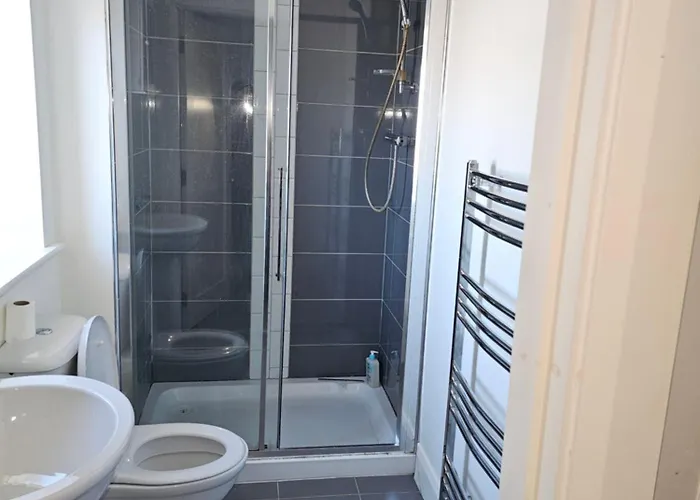 Modern 4-5 Bedroom House * Dublin