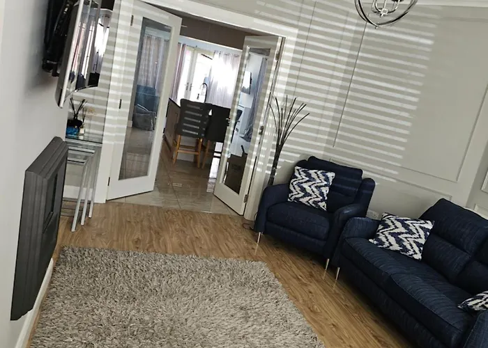 Prázdninový dům Modern 4-5 Bedroom House