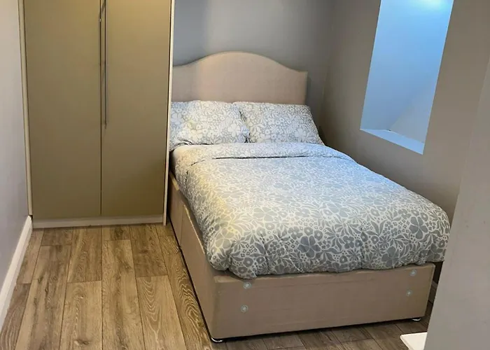 בית נופש Modern 4-5 Bedroom House דבלין