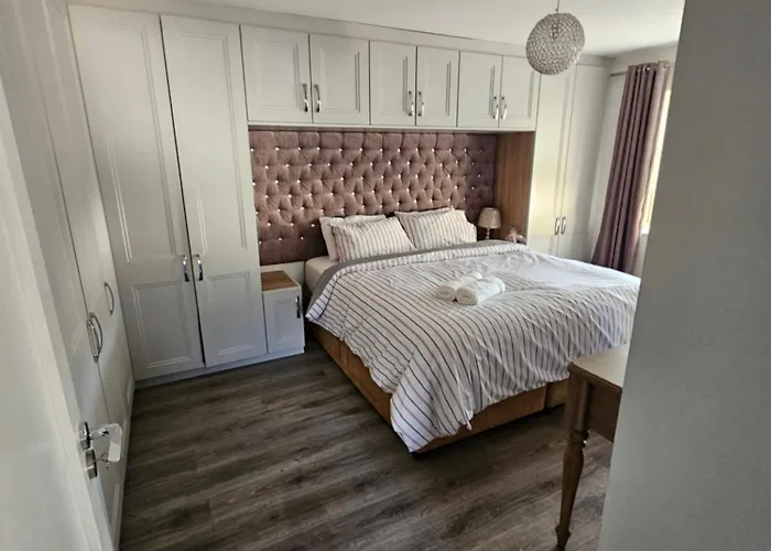 Modern 4-5 Bedroom House *