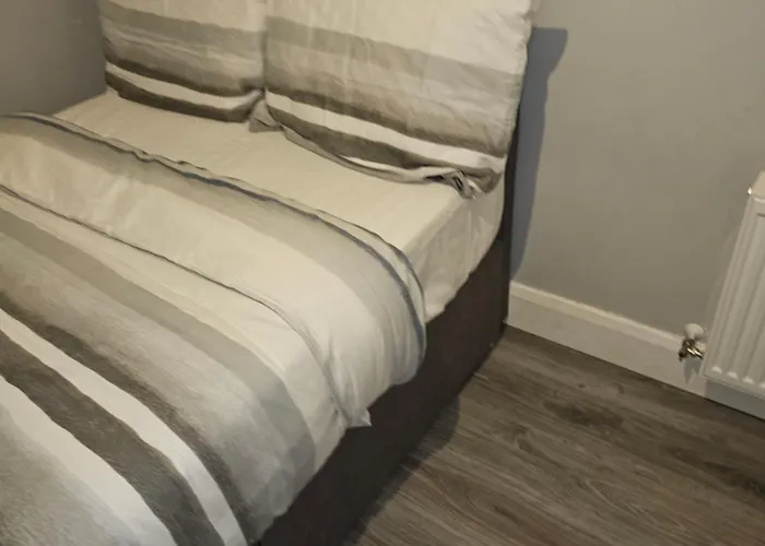 Modern 4-5 Bedroom House * דבלין
