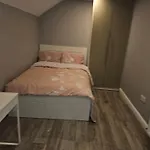 Modern 4-5 Bedroom House Ferienhaus *
