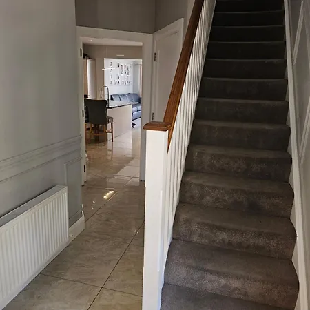 Modern 4-5 Bedroom House Semesterbostad Dublin