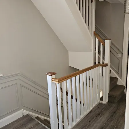 Modern 4-5 Bedroom House * Dublin