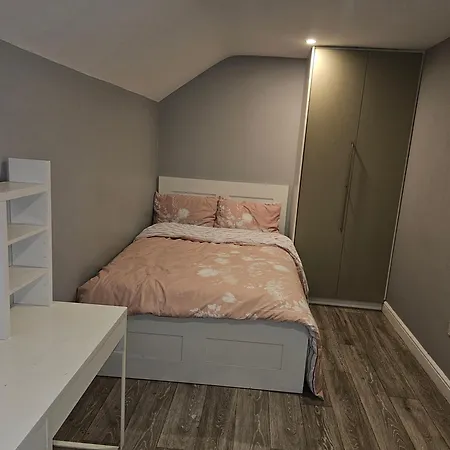 Modern 4-5 Bedroom House Semesterbostad