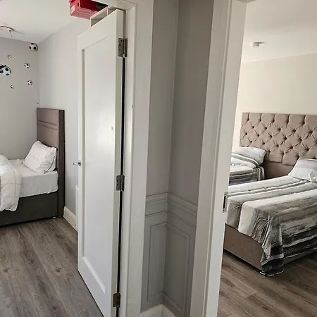 Modern 4-5 Bedroom House * Dublin