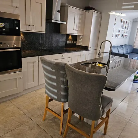 Modern 4-5 Bedroom House *