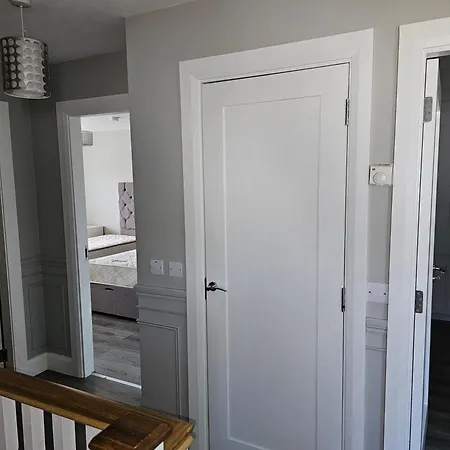 Semesterbostad Modern 4-5 Bedroom House