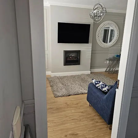 Modern 4-5 Bedroom House * Dublin