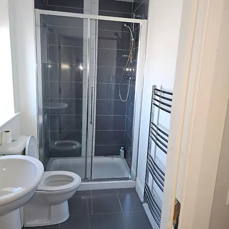 Modern 4-5 Bedroom House * Dublin