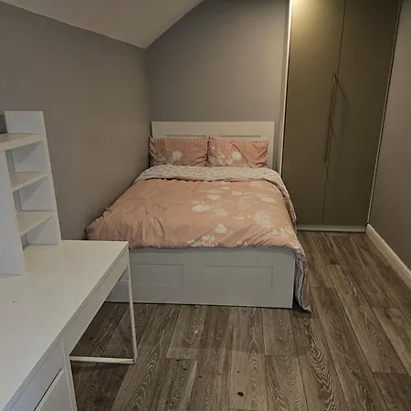 Semesterbostad Modern 4-5 Bedroom House