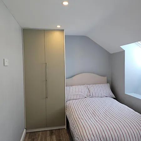 Modern 4-5 Bedroom House Feriehus