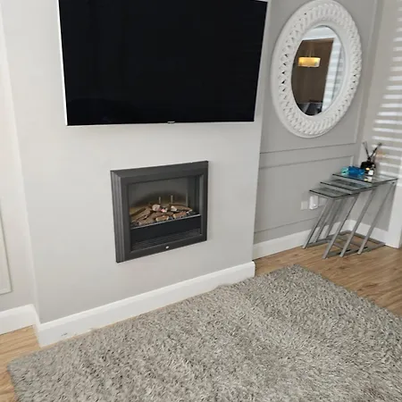 Modern 4-5 Bedroom House Semesterbostad *